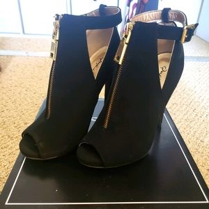 Black high heel shoes, size 6